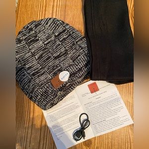 Bluetooth beanie with neck scarf. (C45)